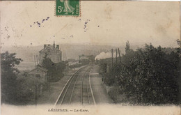 D89   LÉZINNES  La Gare   ........... Avec Train En Gare - Stations With Trains
