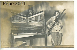 Carte Photo Originale 9x14 - 2  Clowns Musiciens Musician Clowns Photo Jotté-Latouche à BREST - Music And Musicians