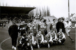 Villedieu Les Poêles. Equipe De Foot De 1996. Coupe De France Entre Poitiers Et Villedieu. - Deportes