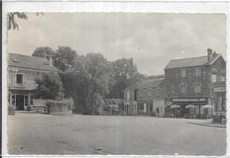 D 95. EZANVILLE.   PLACE DE LA GARE ET AVENUE DU BOIS CAFE A LA STATION - Ezanville