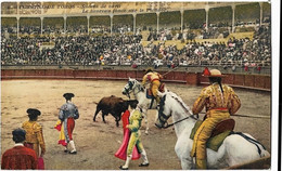 Tauromachie  -   Corridas De Toros -       Le Taureau Fonce Sur La Matador - Corrida