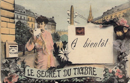 CPA Fantaisie - Le Secret Du Timbre - Femme Postant Une Enveloppe - A Bientot - Poste & Postini
