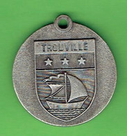 MEDAILLE EN METAL TROUVILLE CALVADOS CORRIDA PEDESTRE DE TROUVILLE 7 JUILLET 1990 FABRICANT DECAT - Atletica