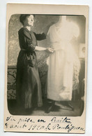 CARTE PHOTO  Jeune Femme Couturière Au Travail Robesur Mannequin  " Vue Prise En Trate 8 Aout 1920 Le Pouliguen D07 2022 - Unclassified