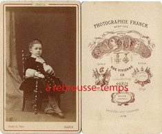 En 1874 CDV Par Franck- Fillette-mode-petite Poupée Dans Sa Main - Old (before 1900)
