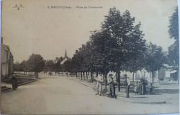 18 - CPA - BAUGY - Place Du Commerce - Belle Carte Animée - Baugy