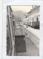 14179.  Fotografia Vintage Donna La Finestrino Treno In Stazione Da Identificare Aa '50 - 9x6 - Treni
