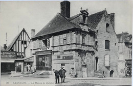 C. P. A. : 37 : LANGEAIS : La Maison De Rabelais, "Boulangerie Patisserie", "Bicyclettes Jacquelin", Animé - Langeais