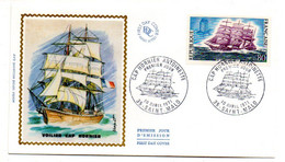 1971 --FDC Soie -- Voilier Cap Hornier ----  Cachet  SAINT MALO --35  ............à Saisir - 1970-1979