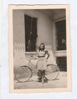 14189.  Fotografia Vintage Donna Femme Woman Con Bicicletta  Aa '50 Italia - 8,5x6 - Persone Anonimi