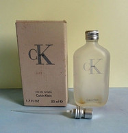 Flacon Spray Avec Bouchon, Remplissable "ONE " De Calvin KLEIN Eau De Toilette 50 Ml  Avec Sa Boite VIDE/EMPTY - Flacons (vides)