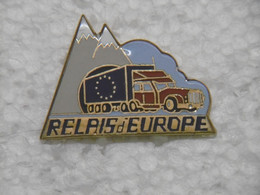 Pin's - RELAIS D'EUROPE - Pin Restaurant Routier Camion Montagnes Pins EGF - Alimentation