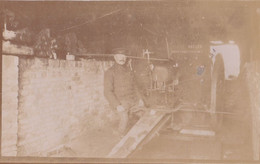 Photo De Particulier WW1 Haelen Officier Artilleur Belge Derrière Sa Pièce D'artillerie Dissimulée Dans Abris Réf 15366 - Guerra, Militares