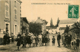 L'hermenault * La Rue De La Poste * Ptt * Villageois - L'Hermenault