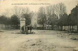 La Roche Sur Yon * La Place Gouvion Et Le Presbytère - La Roche Sur Yon