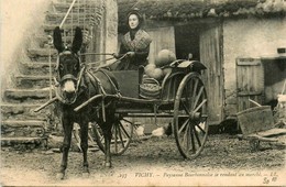 Vichy * Une Paysanne Bourbonnaise Se Rendant Au Marché * Attelage - Vichy