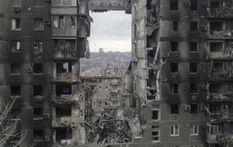 Ukraine Vc Russia.  2022 War In Ukraine -  Destroyed House In Mariupol - Ukraine