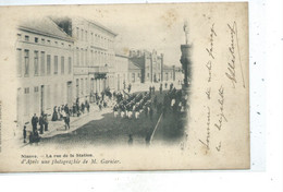 Ninove Rue De La Station, Défilé, D'aprés Photographie De M Garnier - Ninove