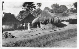 CAMEROUN - YOKO - Un Village Des Hauts Plateaux - - Cameroon