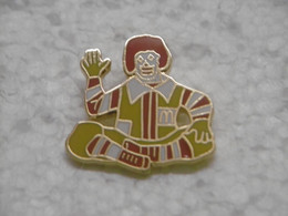 Pin's - McDonald's RONALD McDonald - Pins Célèbre Clown Mascotte De La Chaine De Restaurants Pin EGF Badge - McDonald's