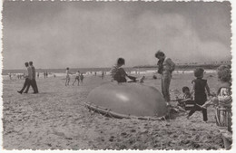 IJmuiden - Niet In De Boot, Maar Op De Boot - (Nederland, Noord-Holland) - (Vroom & Dreesmann N.V. - Nr. 629) - IJmuiden