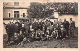 33-LA-REOLE-CARTE PHOTO- GROUPE DE PERSONNES - La Réole