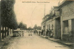 Sacy Le Grand * La Place De La République * Hôtel Des Voyageurs LHOSPIED * épicerie Buvette - Autres & Non Classés