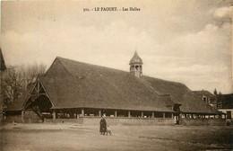 Le Faouet * Place Et Les Halles Du Village - Le Faouet