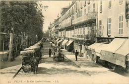 Vichy * La Rue Cunin Gridaine * Coiffeur GONDAUD * Attelage - Vichy