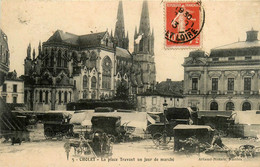 Cholet * La Place Travost Un Jour De Marché * Marchands Foire - Cholet