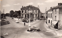 CPSM De SAUJON -Place De L'Hôtel De Ville. - Saujon