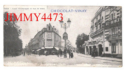 CPA - VICHY - Place Victor Hugo Et Rue De Nîmes ( Bien Animée ) La Carte Est Plus Petite 68 X 133 - CHOCOLAT VINAY - Vichy