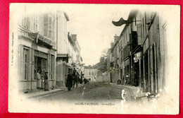 CPA (Réf : DD450)  SAUZÉ-VAUSSAIS (79 DEUX-SÈVRES) Grand'Rue (animée) - Sauze Vaussais