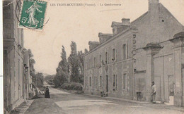 LES TROIS MOUTIERS. - La Gendarmerie. Carte RARE - Les Trois Moutiers