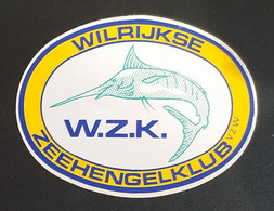 AUTOCOLLANT STICKER - WILRIJSKE ZEEHENGELKLUB - W.Z.K. - PÊCHE BELGIQUE BELGIË - ESPADON - Aufkleber