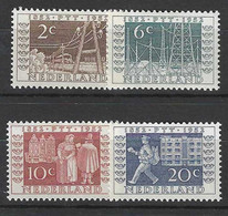 Pays-Bas Yvert Et Tellier 578/581 Neuf Avec Charnière - Unused Stamps