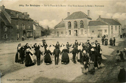 Pluvigner * Sur La Place De La Mairie * Une Noce Dansant La Ridée * Fête Folklore - Pluvigner