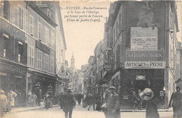 58-NEVERS- RUE DU COMMERCE ET LA TOUR DE L'HORLOGE - Nevers