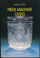 Varga Vera: Régi Magyar üveg. Bp., 1989. Képzőművészeti Kiadó. Kiadói Papírkötésben. - Unclassified