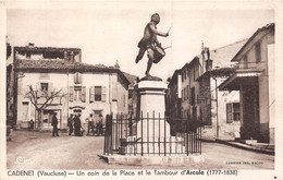 84-CADENET- UN COIN DE LA PLACE ET LE TAMBOUR D'ARCOLE - Cadenet