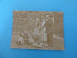 PHOTO ALBUMINEE - 85 LUCON - EN VACANCES - ALICE - MARCELLE- EVA- ANDRE ET L'ONCLE AUGUSTE LAUNAY  1911 - Lieux