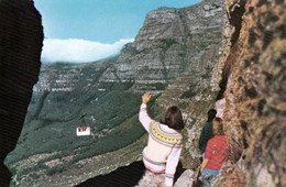 1 AK Südafrika * A Cable Car Seen Through The "Venster" A View From Slopes Of The Table Mountain * - Afrique Du Sud