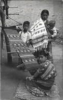 Guatemala Enfant Tissage Natives Copyright Sittler - Guatemala