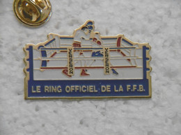 Pin's Sport BOXE Boxeurs Le RING Officiel De Fédération Française De BOXE - Pins F.F.B. Pin Badge VERNERON 61 VIMOUTIERS - Boxen