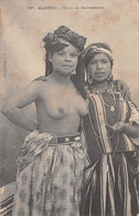 CPA ALGERIE TYPES DE MAURESQUES (FEMME SEINS NUS - Sonstige & Ohne Zuordnung