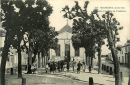 Machecoul * La Mairie Et La Place De L'auditoire * Villageois - Machecoul