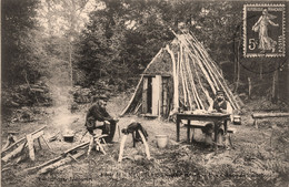 Neuville En Hez * La Forêt * Une Cabane De Bucherons * Métier Bois Types - Autres & Non Classés