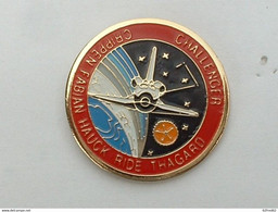 Pin's NAVETTE AMERICAINE - CHALLENGER -  SIGNE S1 - Space