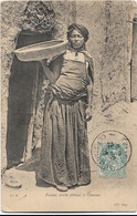 Algerie     -     Femme  Arabe Portant Le Couscous - Femmes