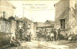 91 DOURDAN LES OUVRIERS DEVANT LA SORTIE DE L USINE GAUTREAU EN 1919 BELLE ANIMATION - Dourdan